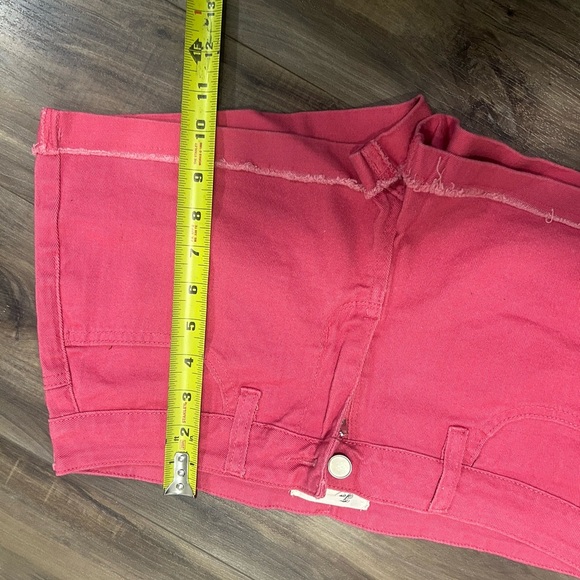 💗Pink Micro Shorts with Flat Front Design - Picture 3 of 4